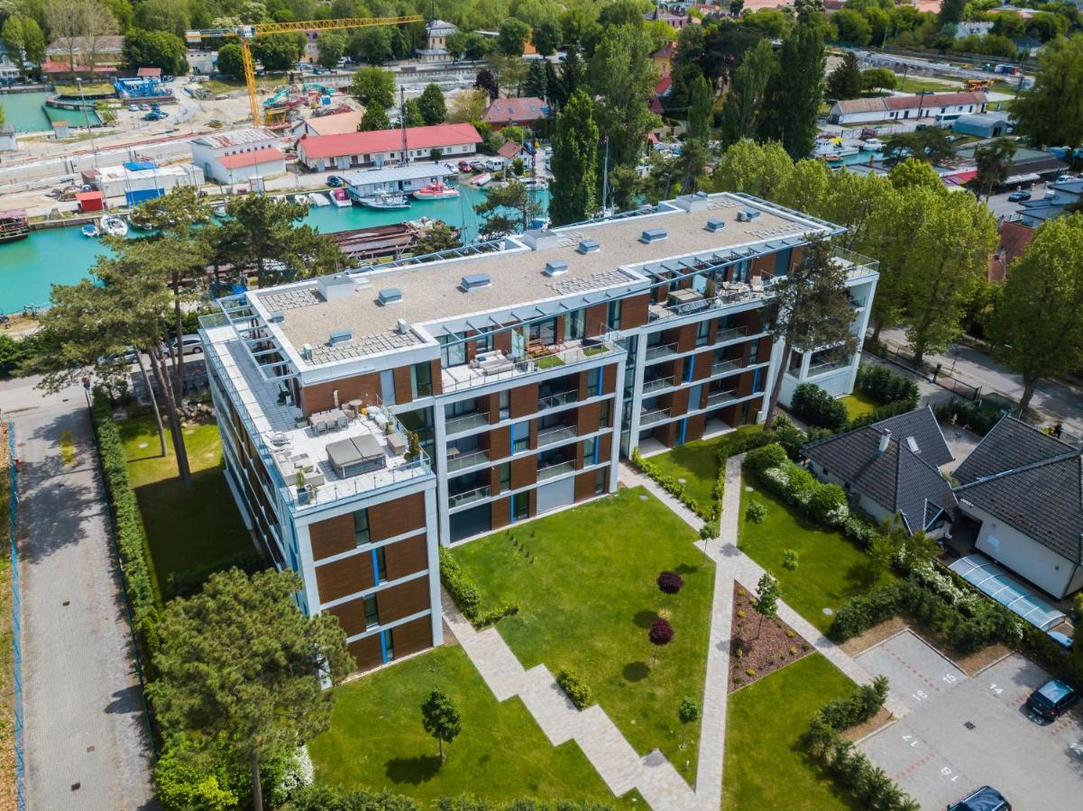 Mf Port Azur Wellness Apartments Siófok Buitenkant foto